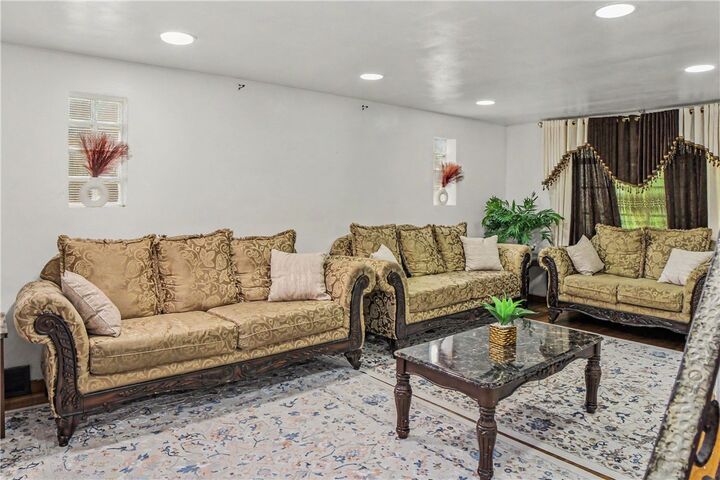 Property Photo: 1038 Ardmore Manor Dr PA 15221