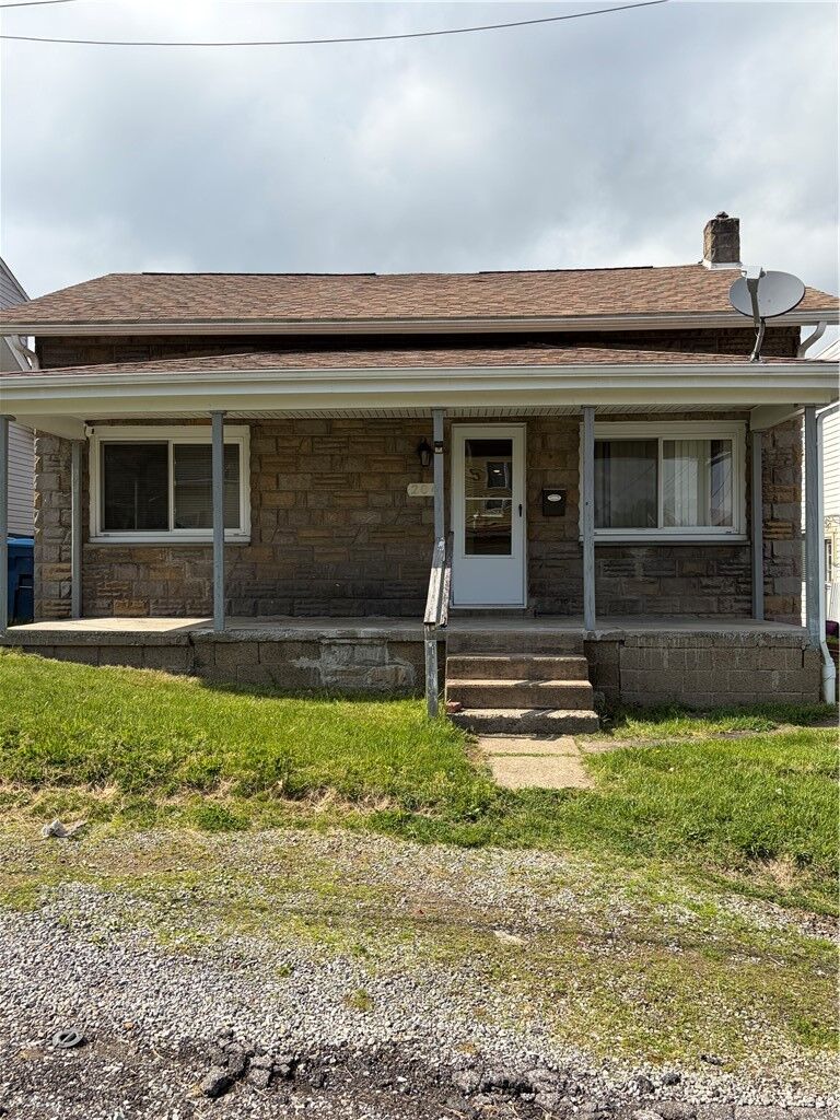 Property Photo:  204 University  PA 15147 