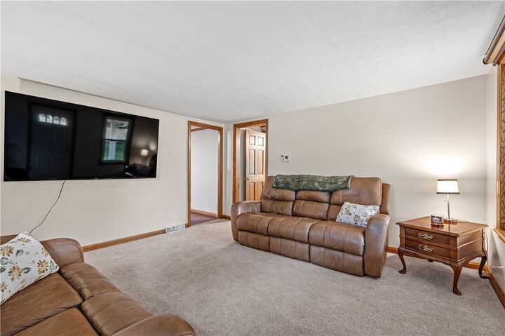 Property Photo:  101 Leech Ln  PA 15010 