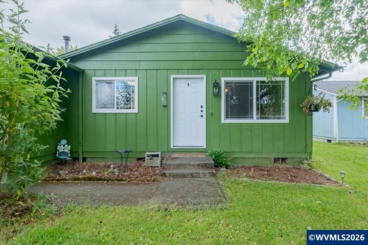 Property Photo: 2773 S 10th St OR 97355
