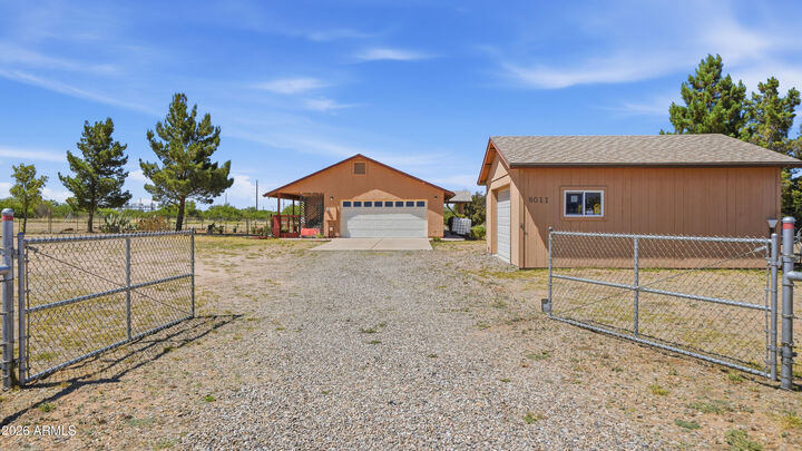 Property Photo:  8011 E Chukar Valley Drive  AZ 85615 