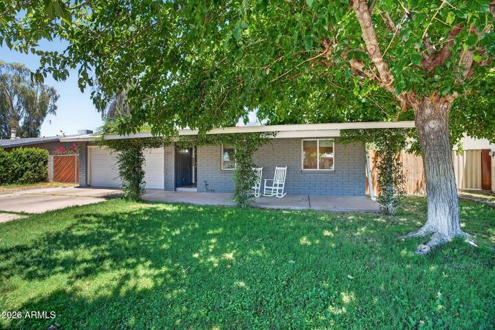 Property Photo:  422 W Horseshoe Avenue  AZ 85233 