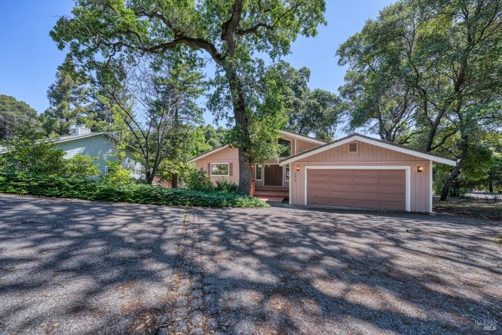 Property Photo:  2810 Greenway Drive  CA 95451 