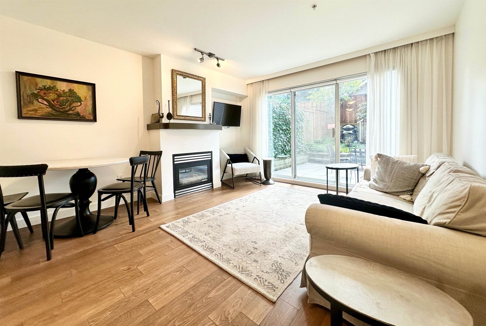 Property Photo:  3160 W 4th Avenue  BC V6K 1R7 