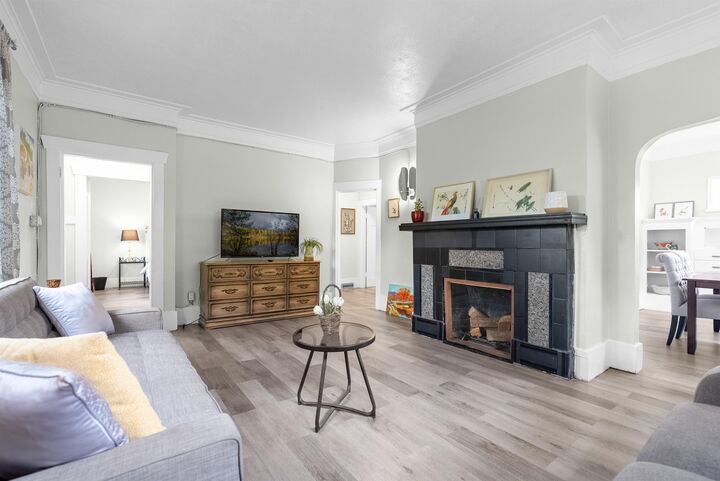 Property Photo:  3425 W 8th Avenue  BC V6R 1Y6 