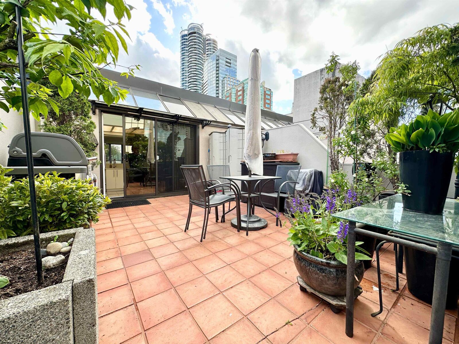 Property Photo:  850 Burrard Street 1006  BC V6Z 2J1 