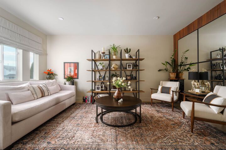 Property Photo: 33751 7th Avenue 107 BC V2V 7C2