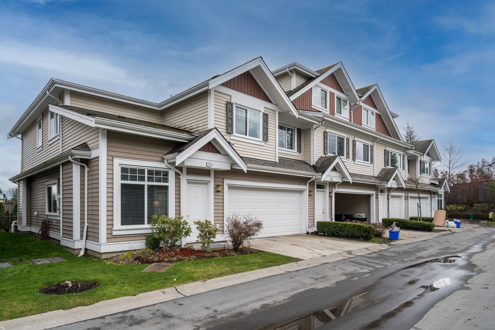 Property Photo: 30748 Cardinal Avenue 32 BC V2T 0C1