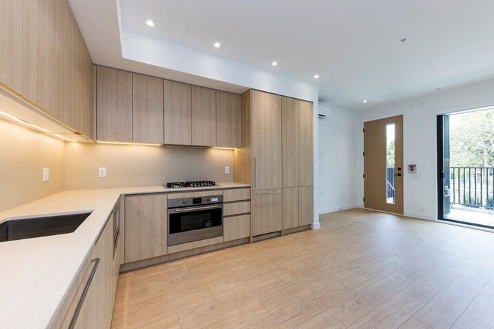 Property Photo:  2868 Nanaimo Street 1  BC V5N 5G1 