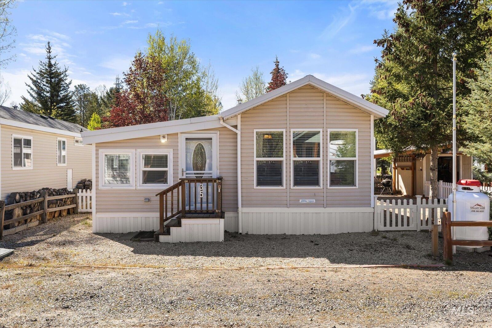 Property Photo:  33/35 A Street  ID 83611 