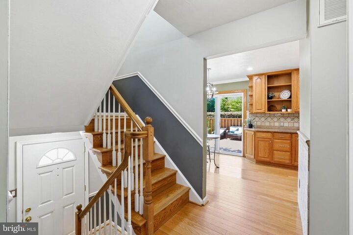 Property Photo: 5433 Lighthouse Lane VA 22015