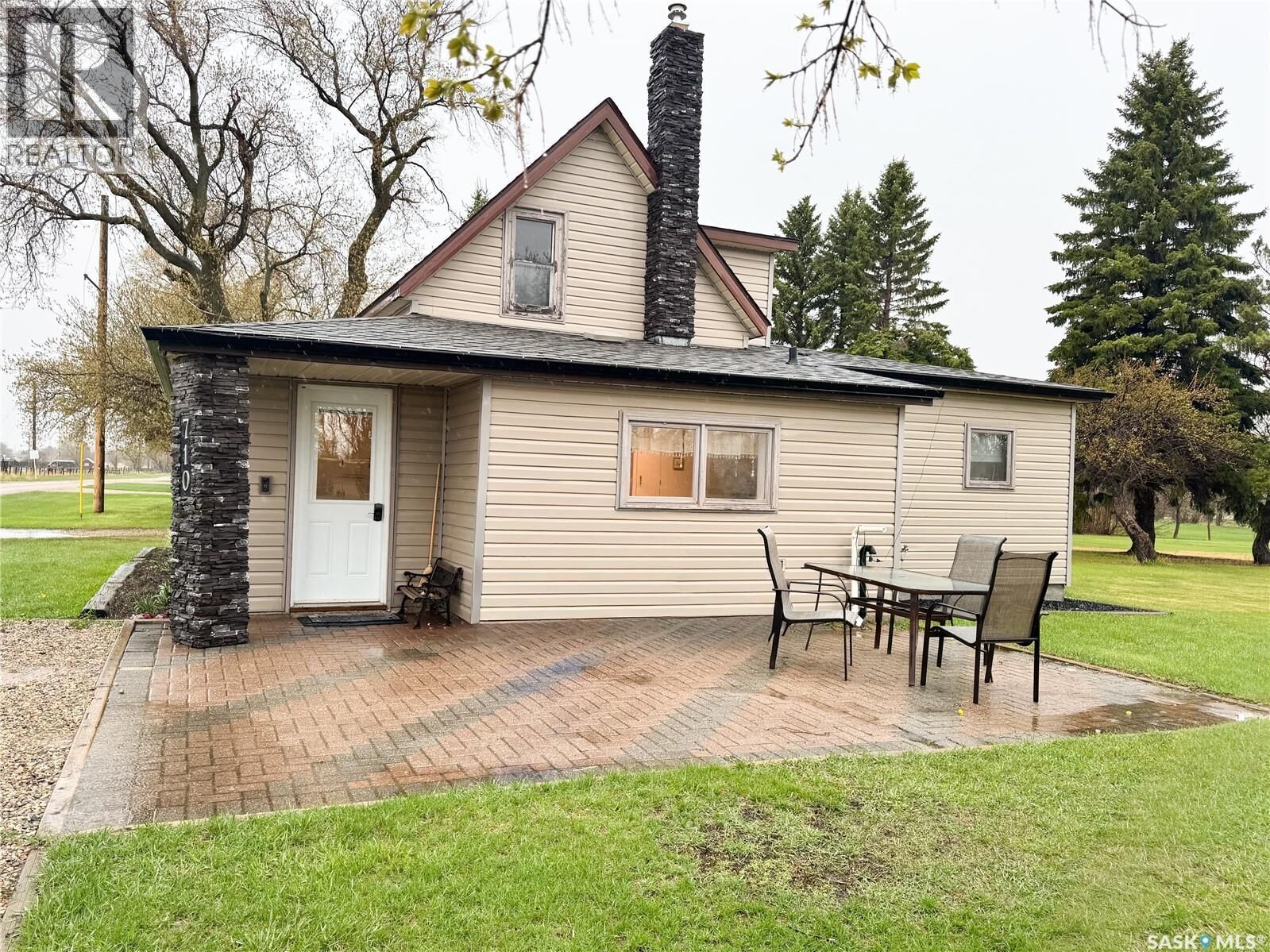 Property Photo:  710 Cherry Street  SK S0G 5H0 