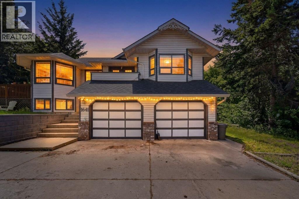 Property Photo: 1641 17 Street Southeast BC V1E 2M6
