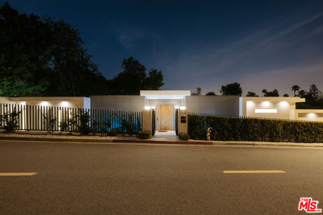 Property Photo: 1124 Summit Dr CA 90210
