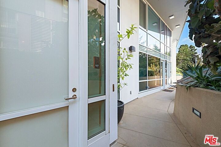 Property Photo: 1705 Ocean Ave CA 90401