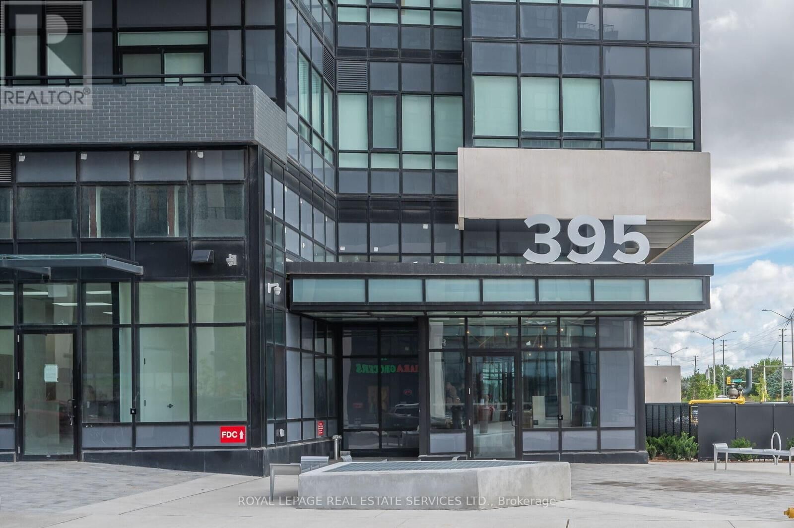 Property Photo: 395 Dundas St W Lph21 ON L6M 5R8