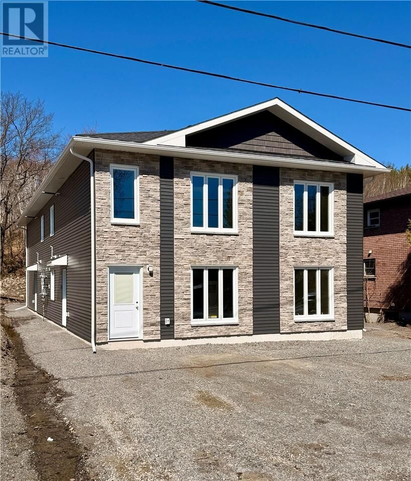 Property Photo: 213 Hillsboro Unit# 1 ON P3B 2B5