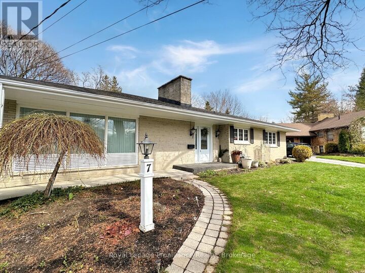 Property Photo:  7 Eastwood Park Drive  ON K8N 1W3 