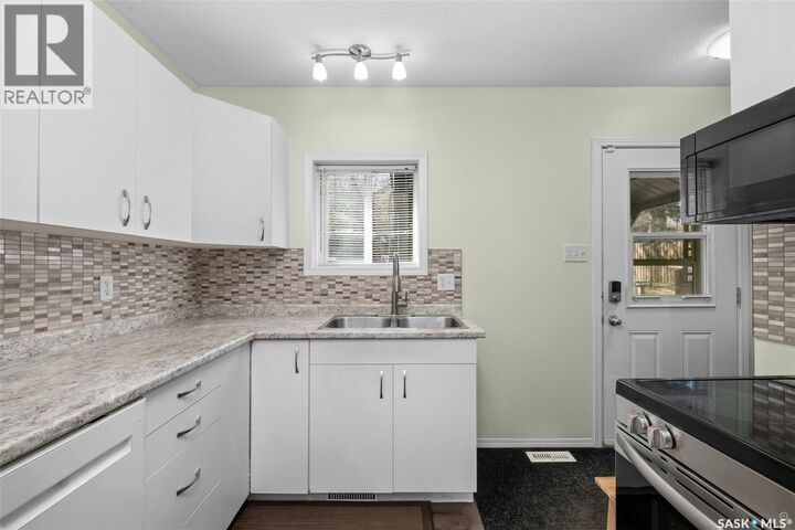Property Photo:  333 19th Street W  SK S6V 4C8 