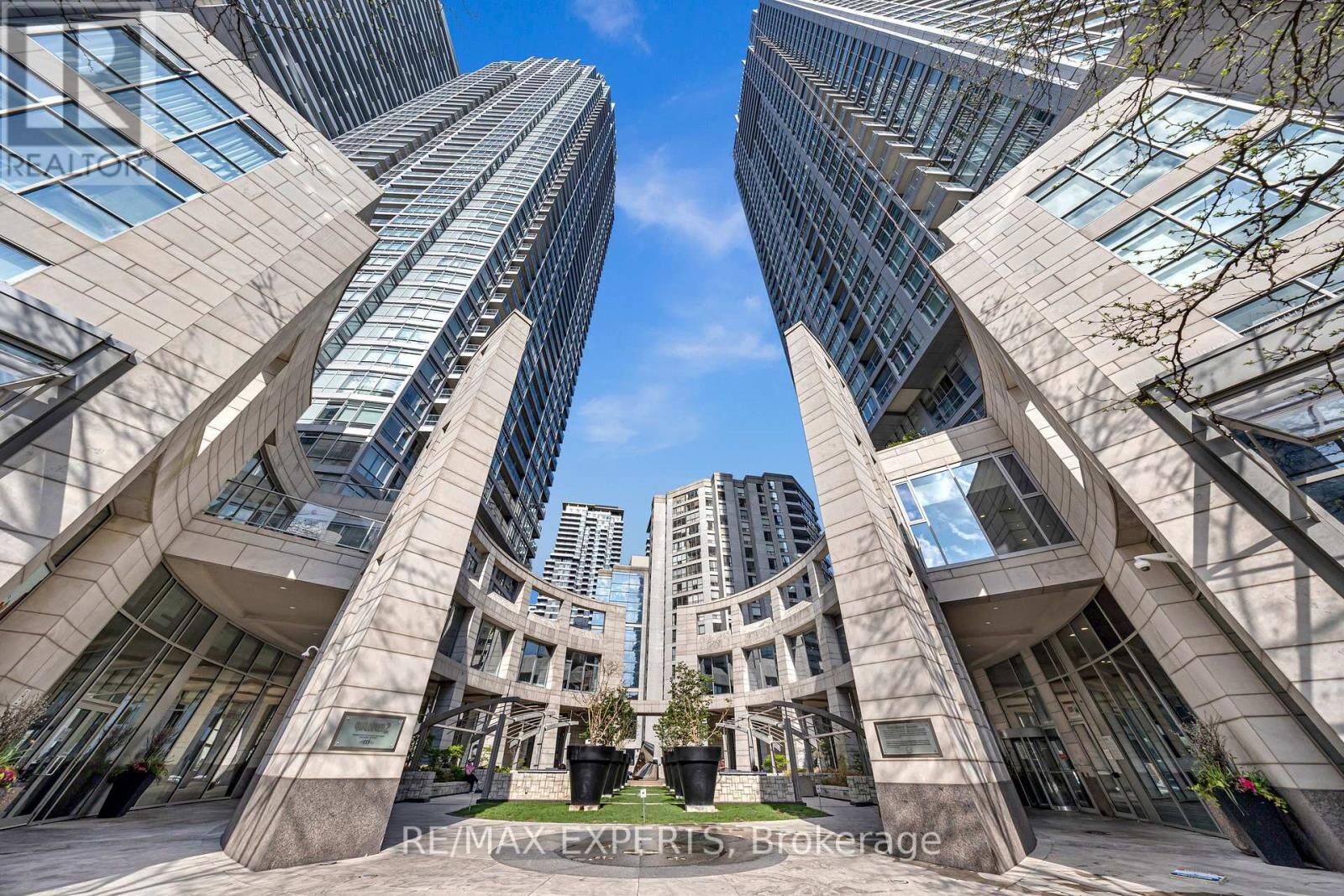 Property Photo:  2191 Yonge Street 2304  ON M4S 3H8 