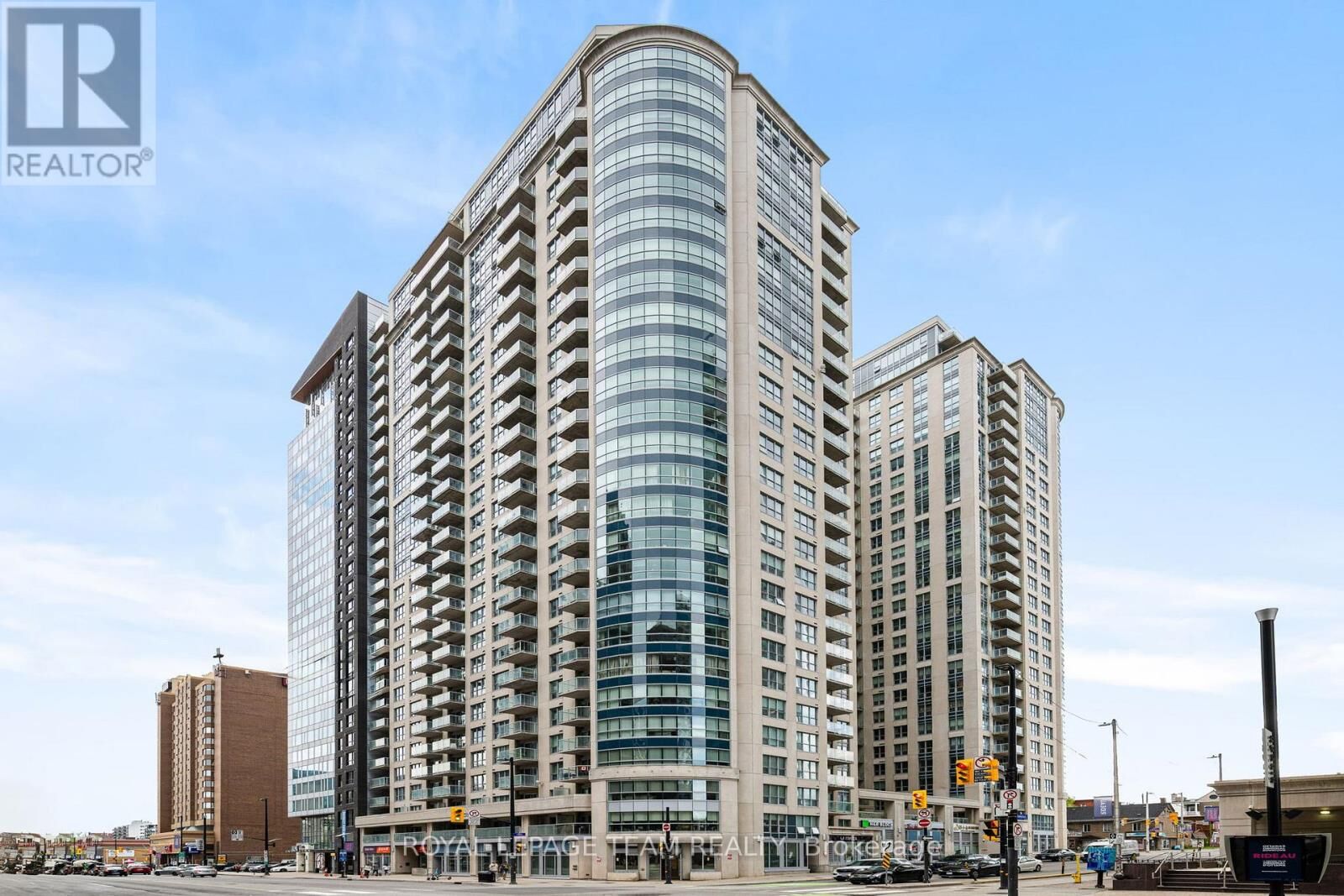 Property Photo:  242 Rideau Street 2406  ON K1N 0B7 