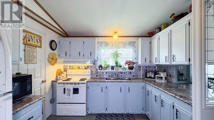 Property Photo:  45 Redford Drive  ON N0M 1S3 