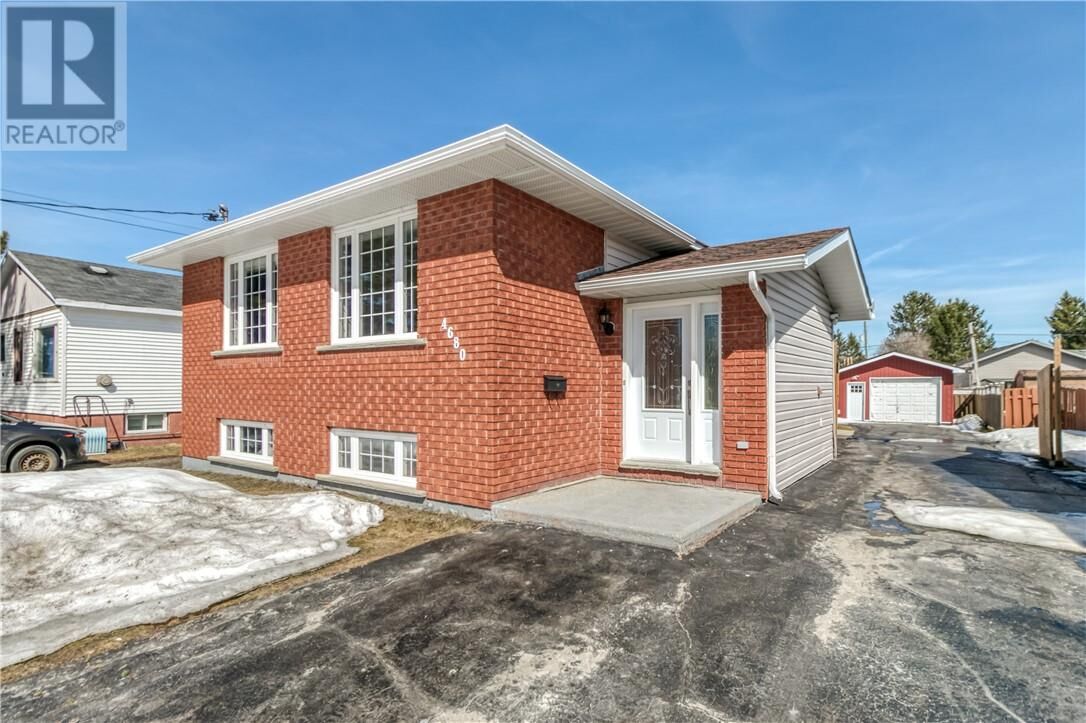 Property Photo: 4680 Frontenac Crescent ON P3P 1S3