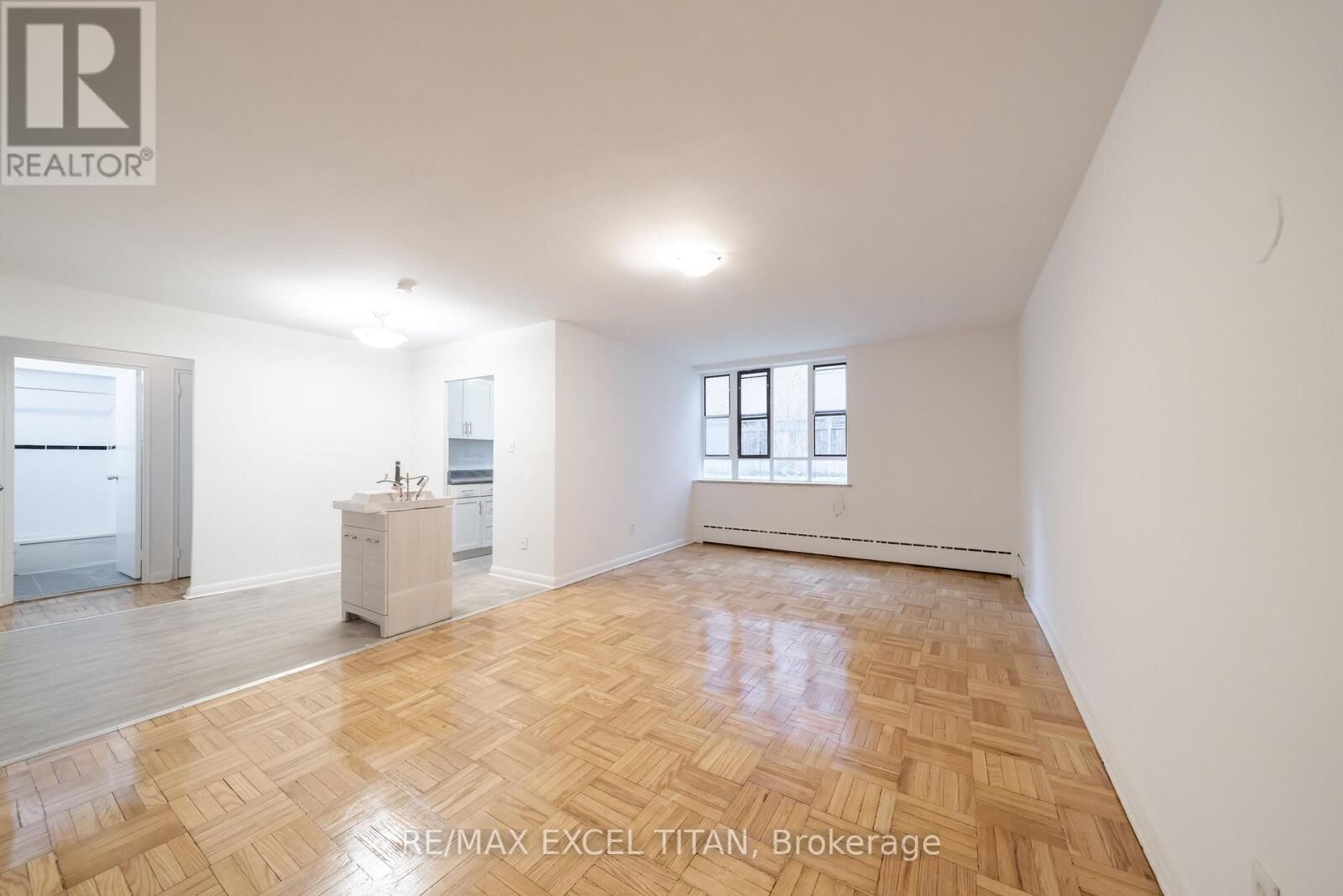 Property Photo: 77 Erskine Avenue M8 ON M4P 1Y5