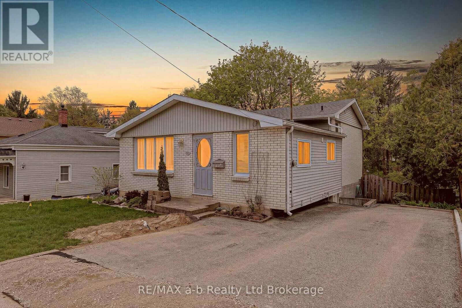 Property Photo:  191 John Street  ON N5C 3G1 