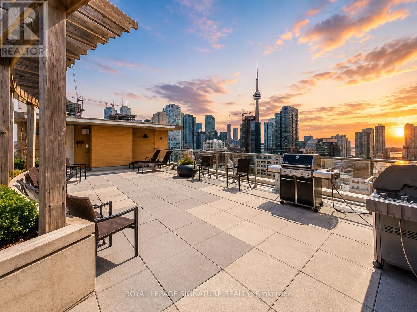 Property Photo: 438 Richmond Street West 907 ON M5V 3S6