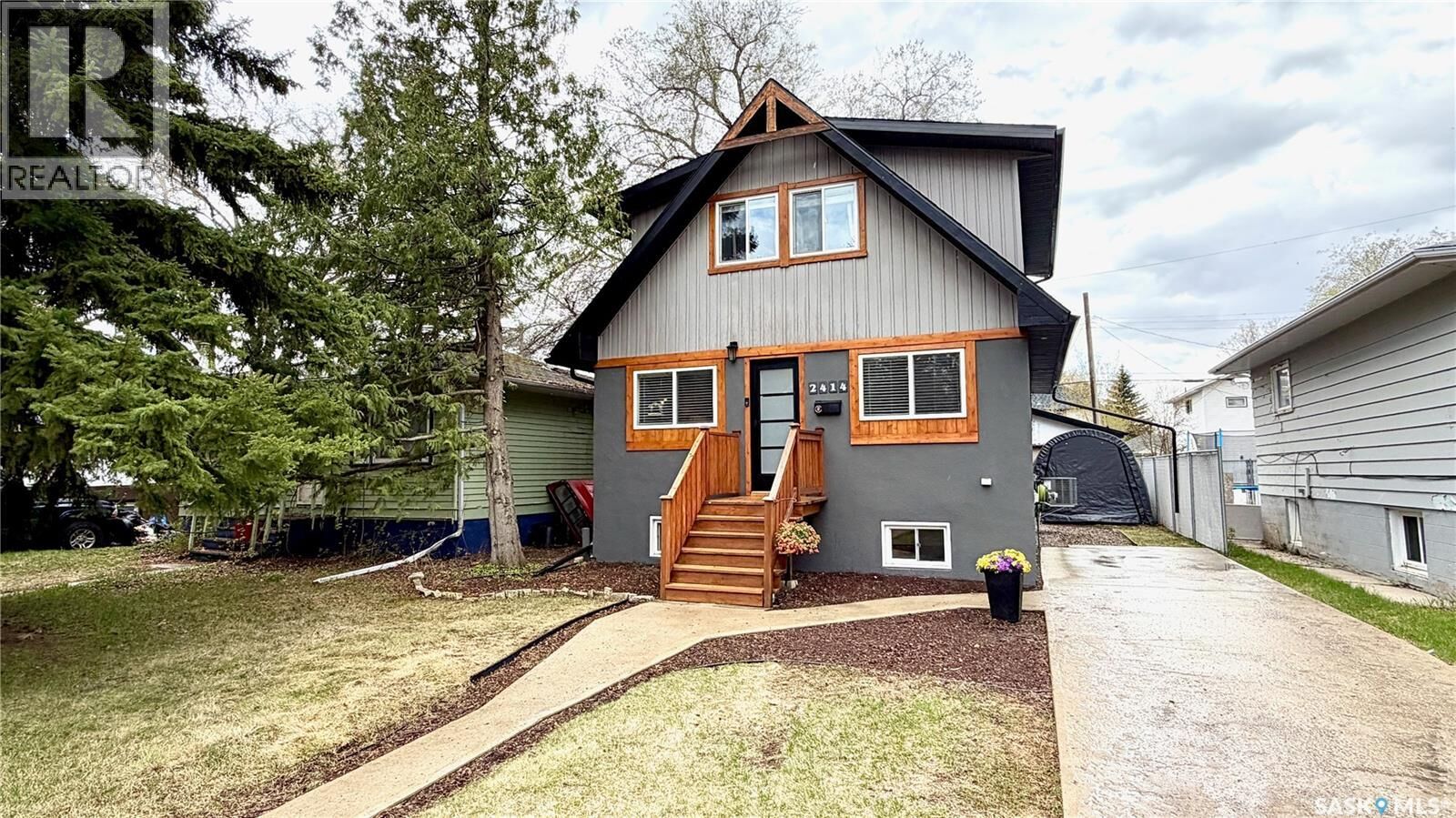Property Photo:  2414 Melrose Avenue  SK S7J 0V5 