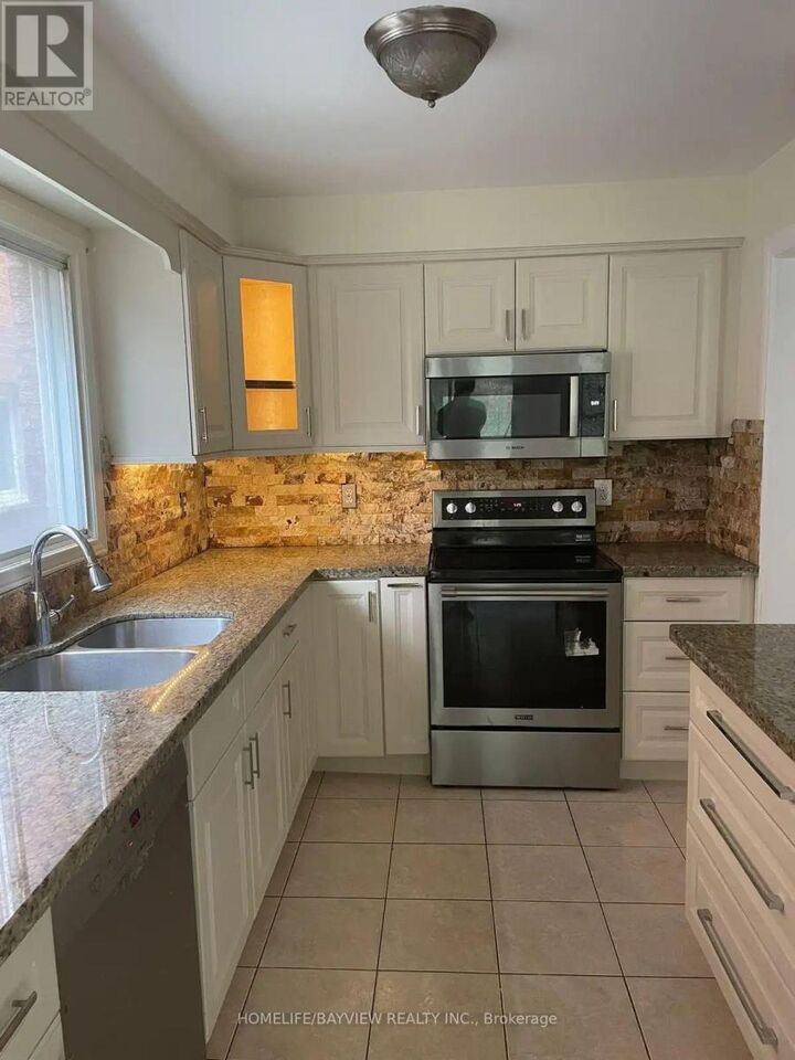 Property Photo: 517 Wildgrass (Main & Second) Road ON L5B 4H8