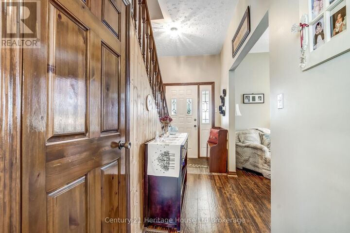 Property Photo:  84 East Park Drive  ON N4S 3N2 