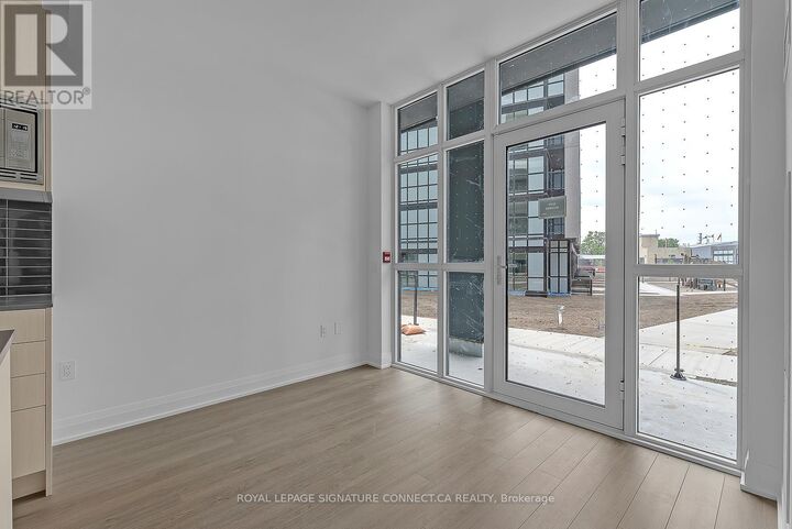 Property Photo:  60 George Butchart Drive 111  ON M3K 0E1 