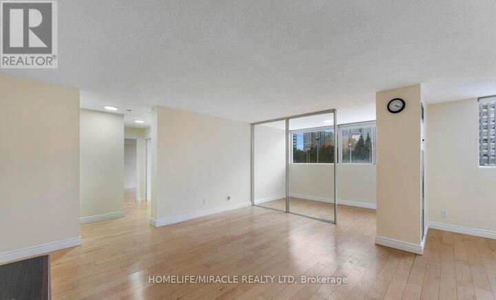Property Photo:  3700 Kaneff Crescent North 202  ON L5A 4B8 