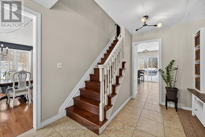 Property Photo: 5475 Dejong Road ON K6V 5T2