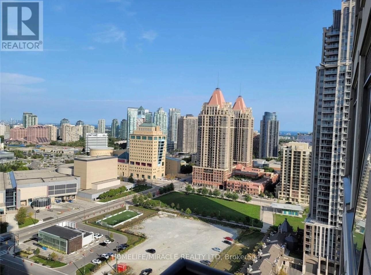 Property Photo:  385 Prince Of Wales Drive 2104  ON L5B 0C6 