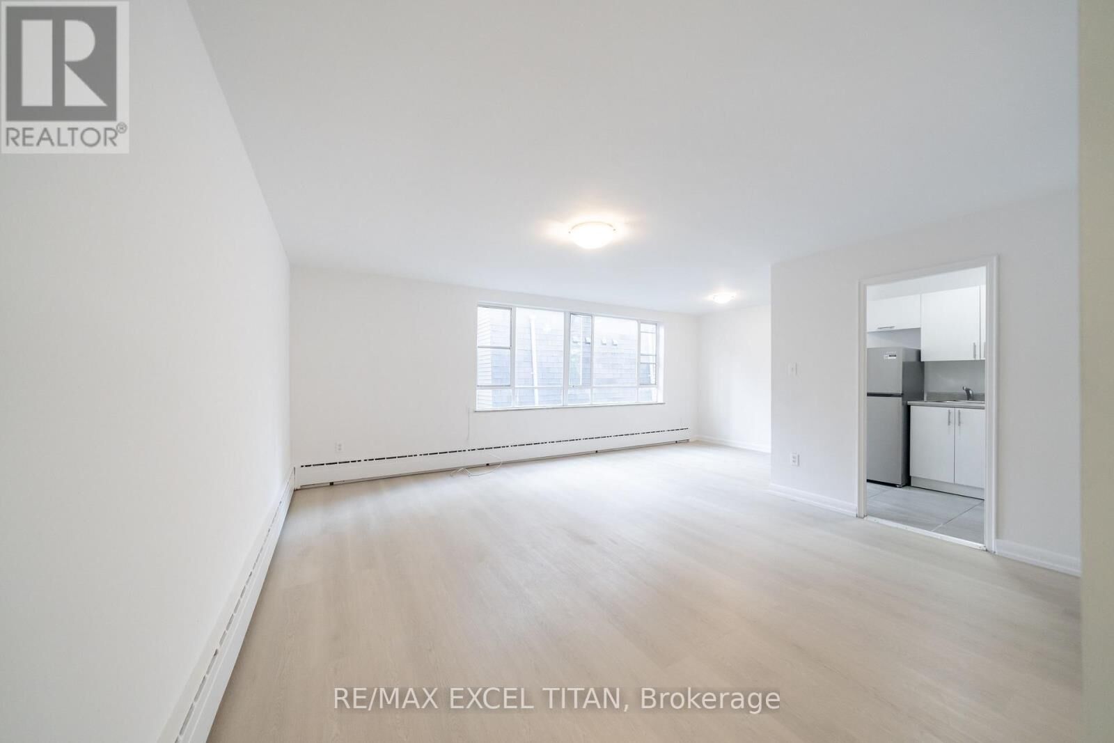 Property Photo: 77 Erskine Avenue 306 ON M4P 1Y5