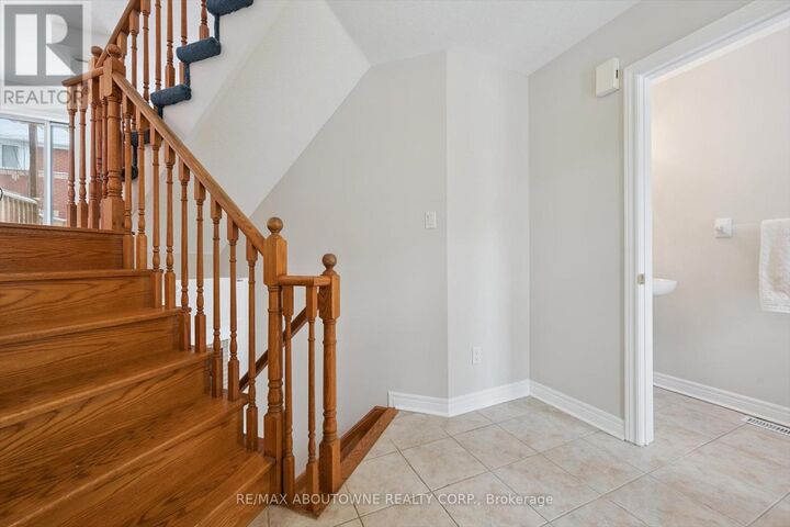 Property Photo:  5031 East Mill Road 40  ON L5V 2M5 