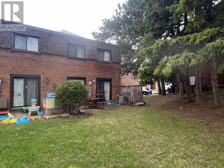 Property Photo:  284 Sprucewood Court  ON M1W 1P8 
