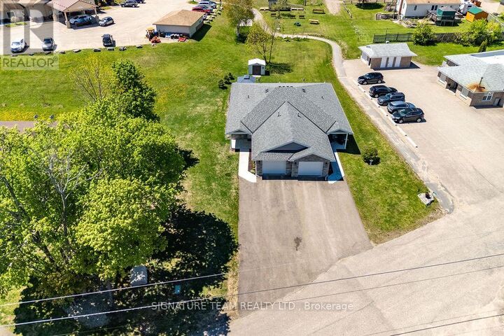 Property Photo:  516B Wellington Street South  ON K0J 1T0 