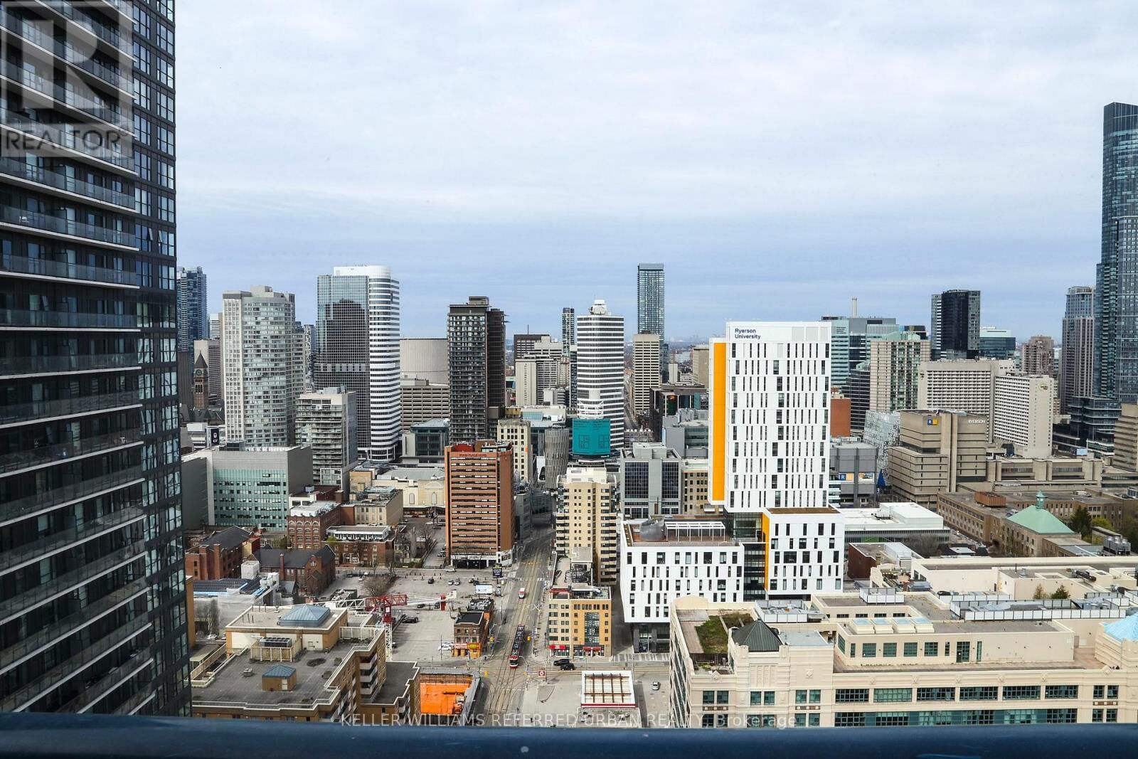 Property Photo: 251 Jarvis Street 3507 ON M5B 0C3