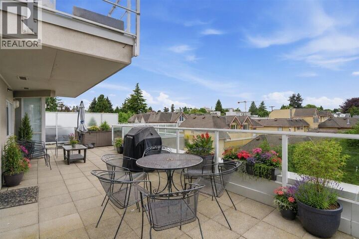 Property Photo: 1818 West 6th Avenue 602 BC V6J 1R6