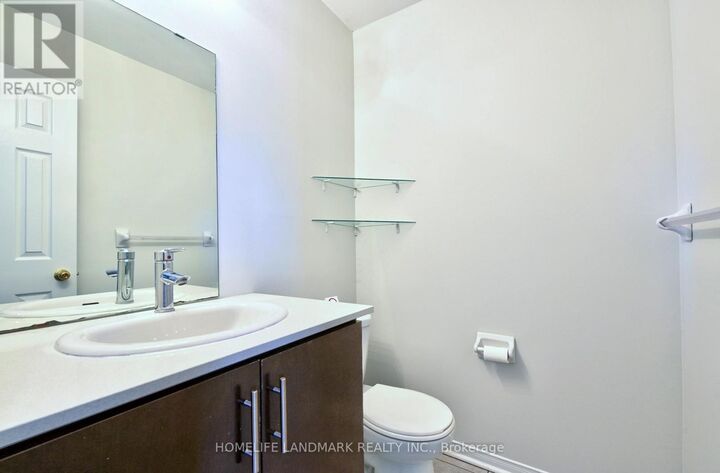 Property Photo: 719 Stonebridge Avenue ON L5V 2K9