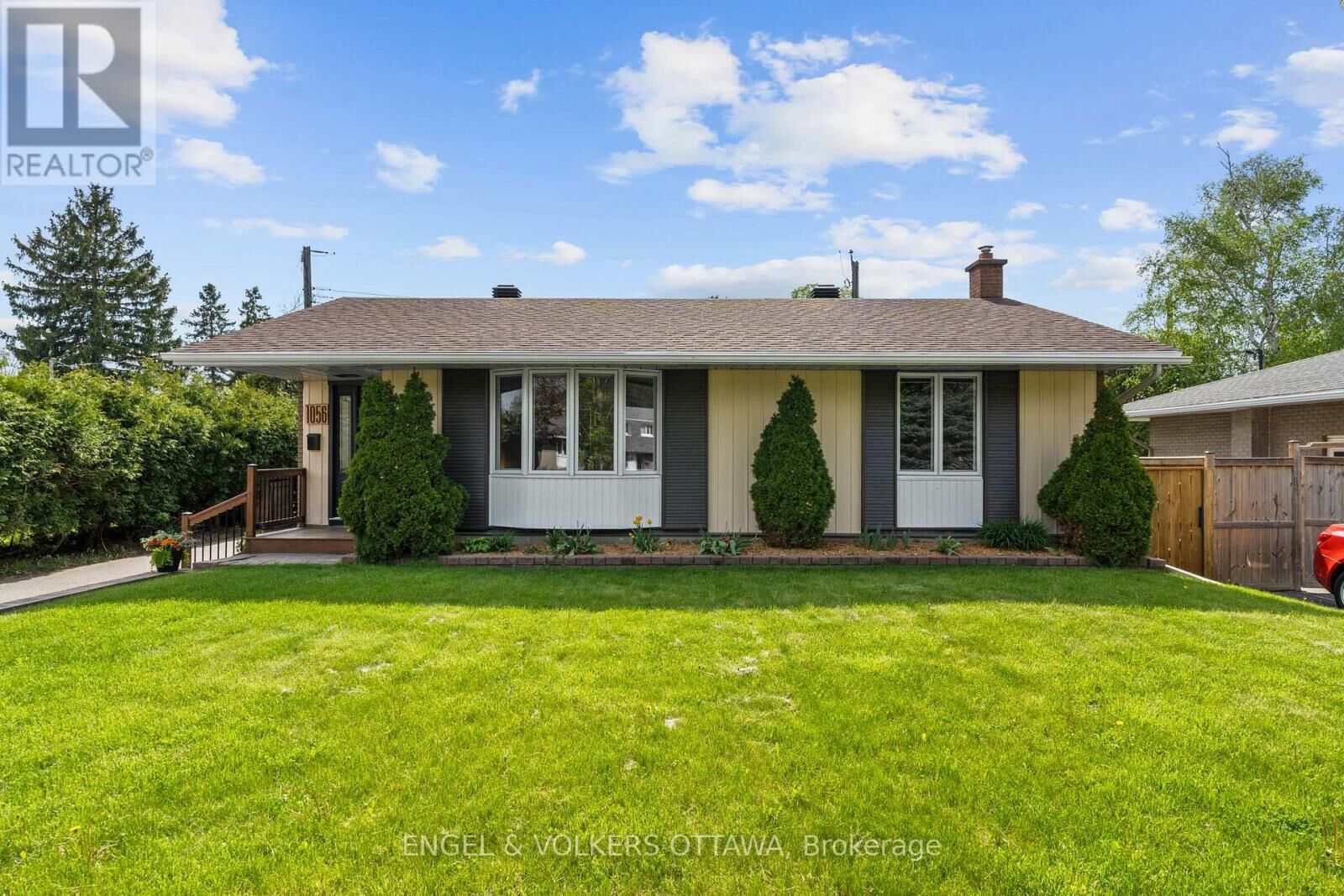 Property Photo: 1056 Hindley Street ON K2B 5M1