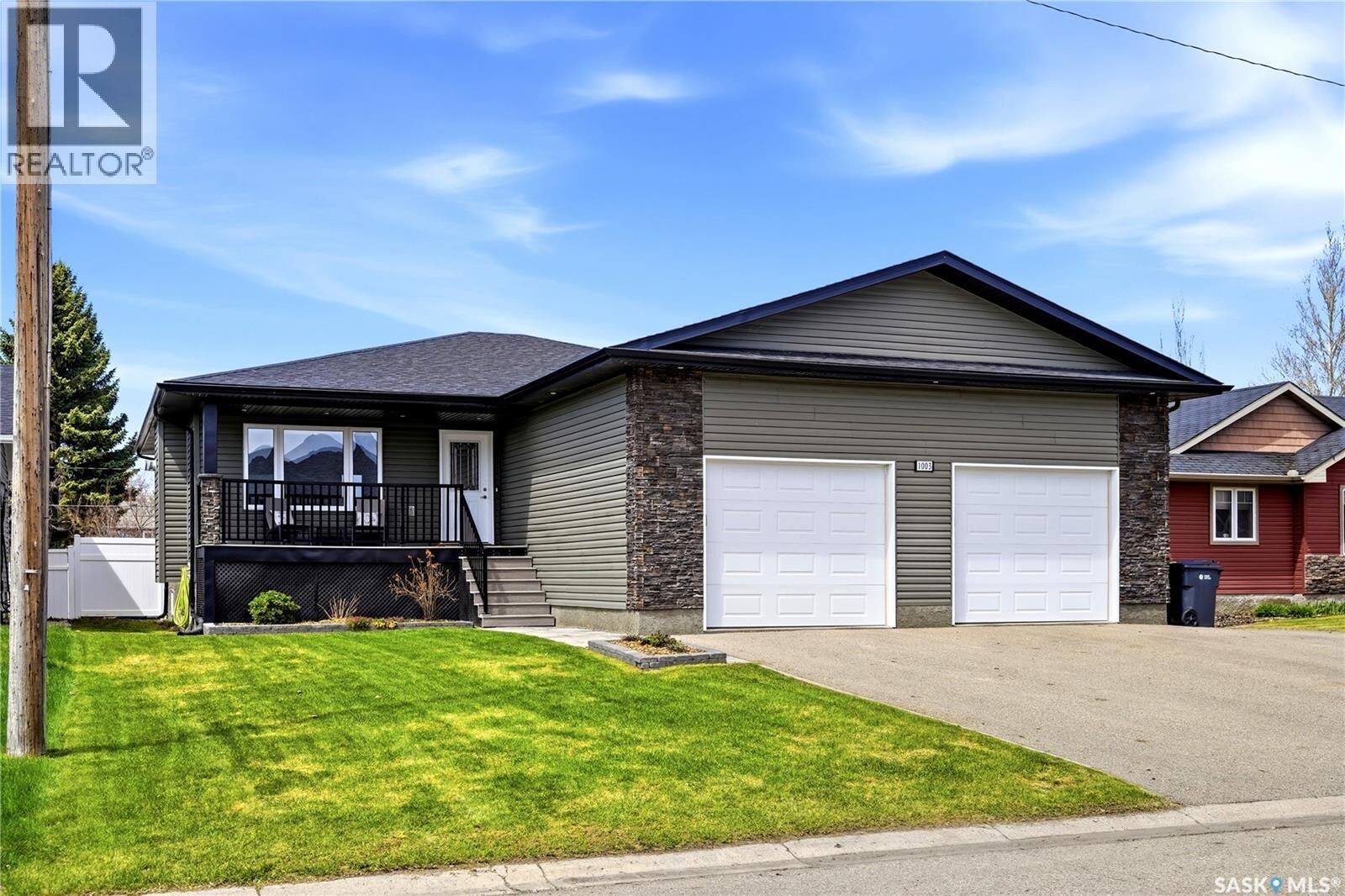 Property Photo:  1003 Dewdney Street  SK S0G 2K0 
