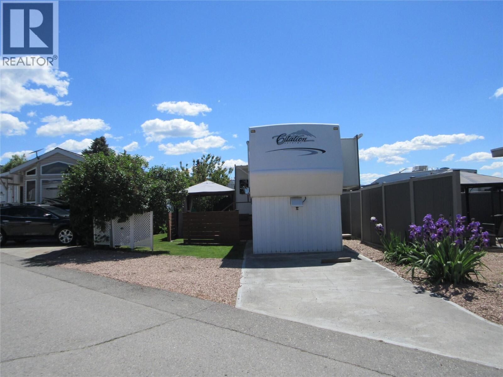 Property Photo: 415 Commonwealth Road 121 BC V4V 1P4