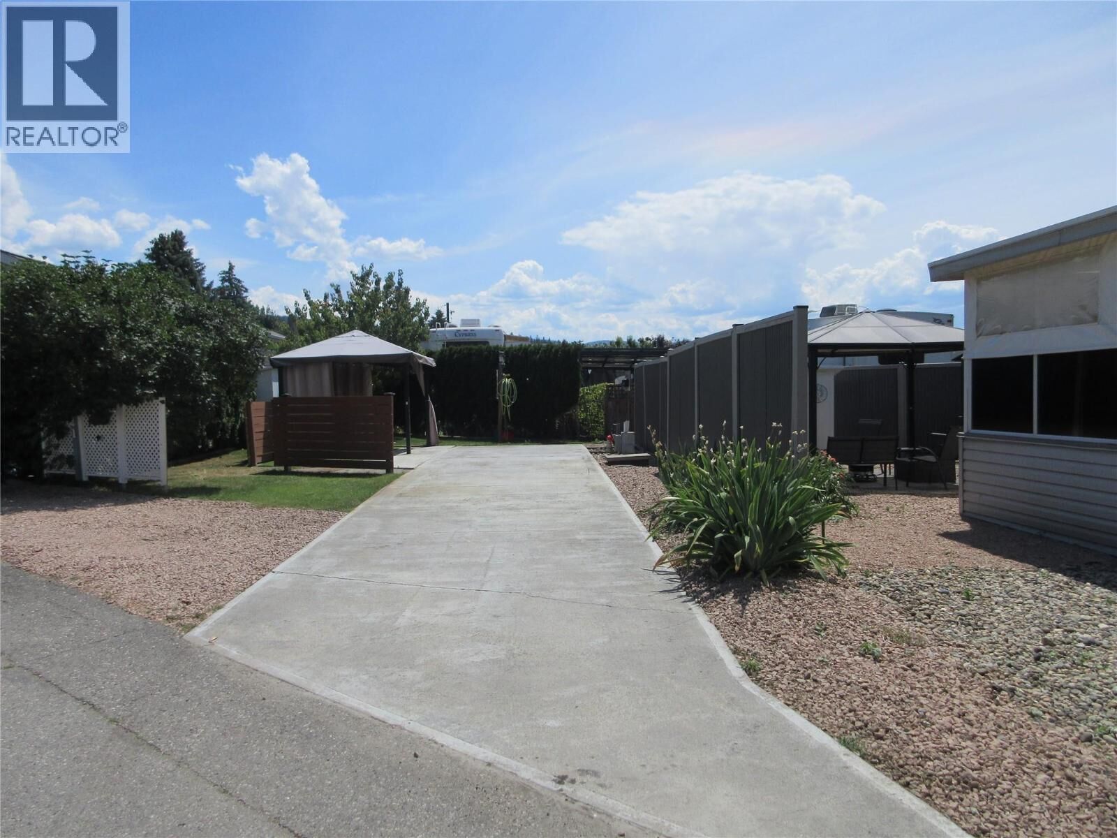 Property Photo:  415 Commonwealth Road 121  BC V4V 1P4 