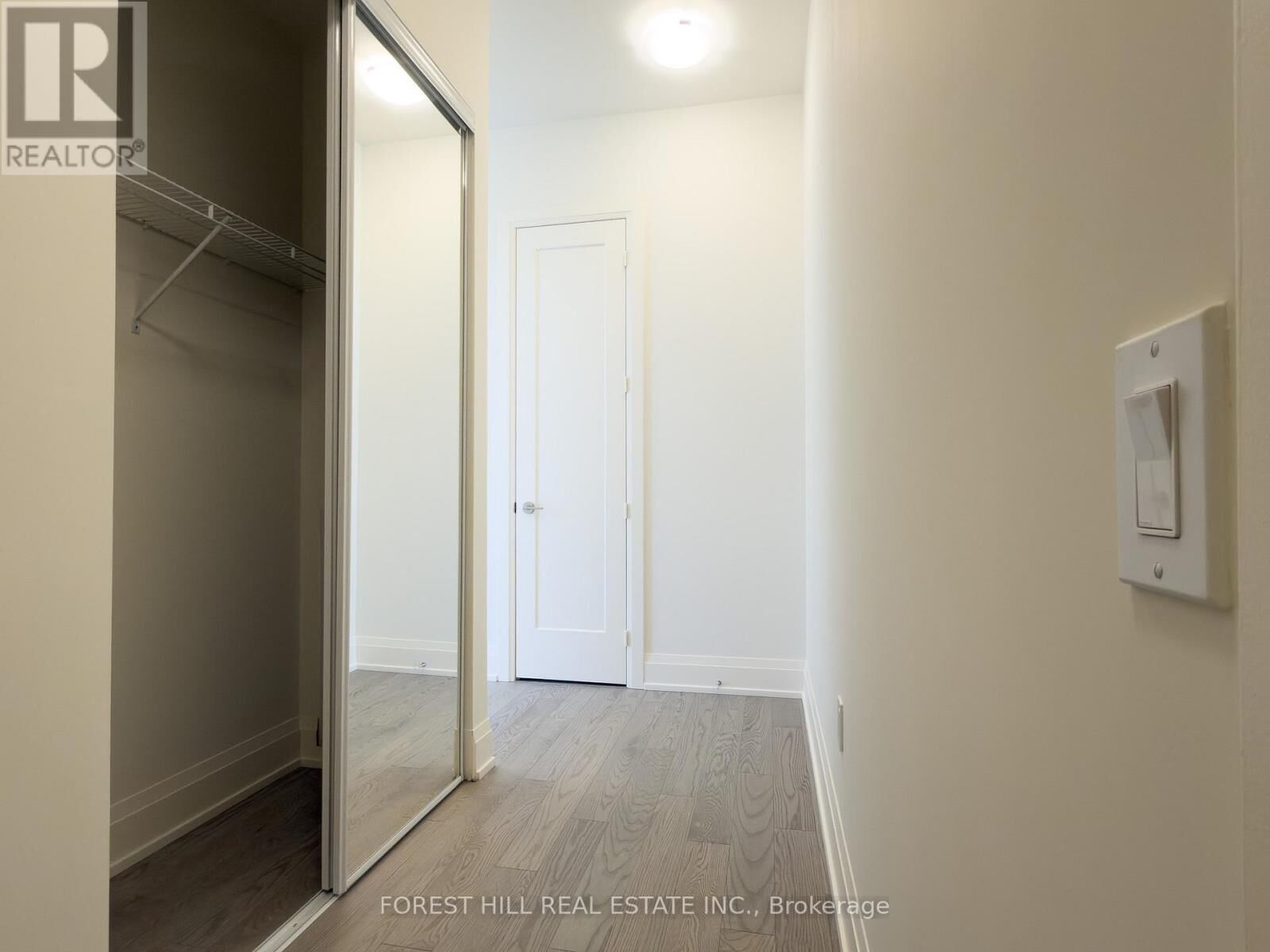 Property Photo:  27 Korda Gate Ph106  ON L4K 0P6 