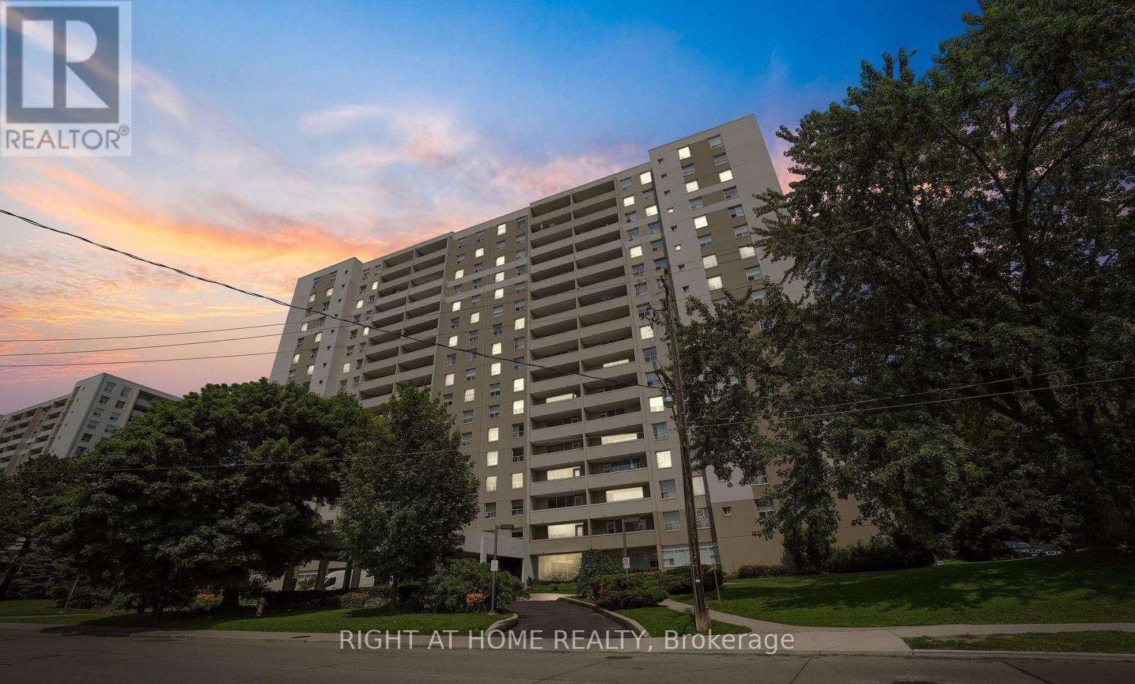 Property Photo:  45 Southport Street 1102  ON M6S 3N5 